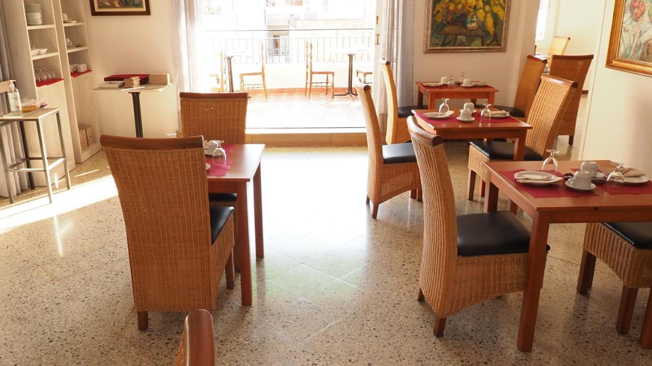 Hotel Montserrat Sitges Exterior photo