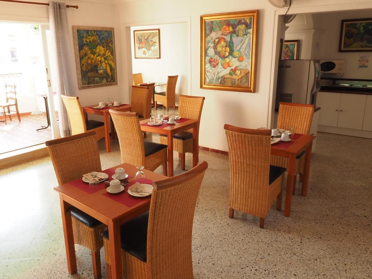 Hotel Montserrat Sitges Exterior photo