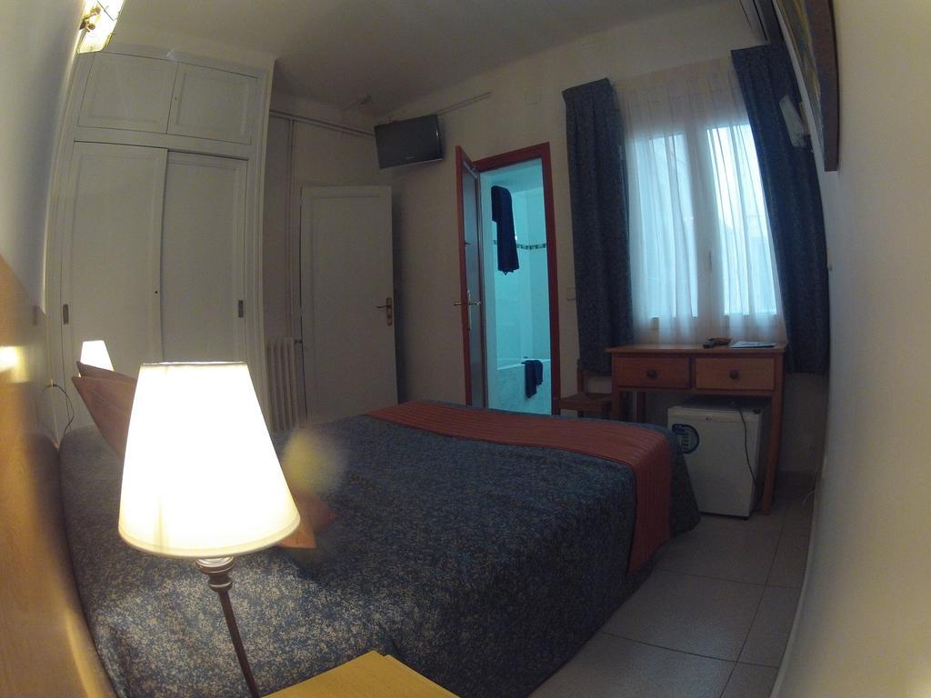 Hotel Montserrat Sitges Exterior photo