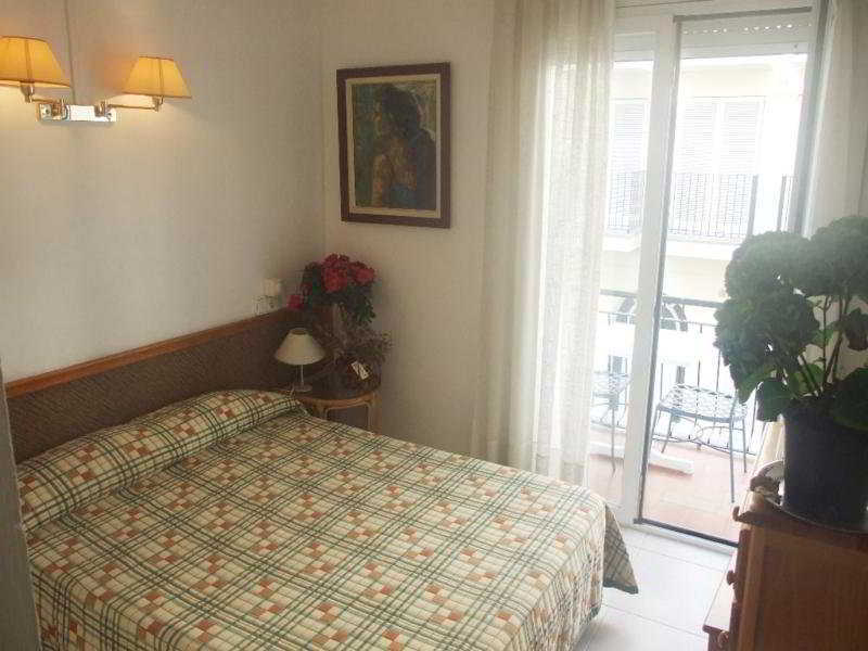 Hotel Montserrat Sitges Exterior photo