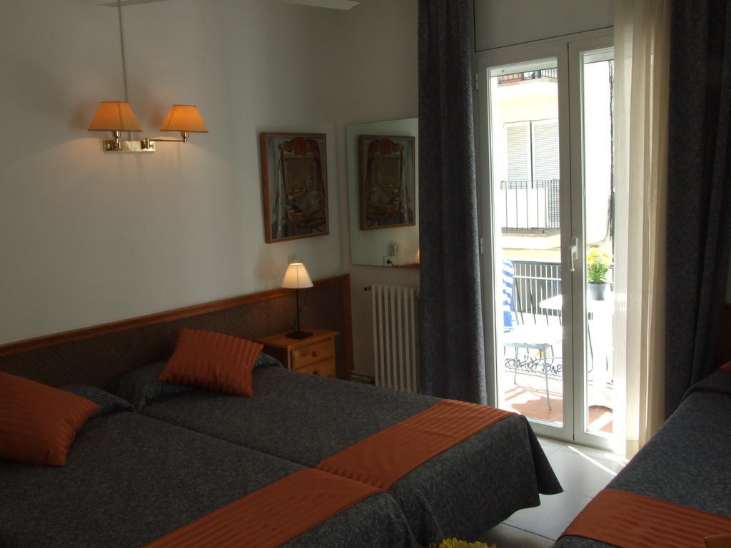 Hotel Montserrat Sitges Exterior photo
