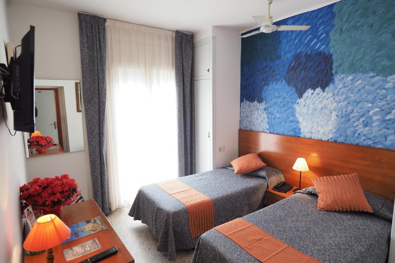 Hotel Montserrat Sitges Exterior photo