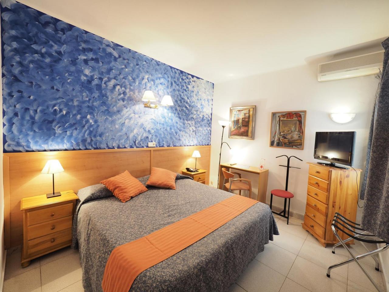 Hotel Montserrat Sitges Exterior photo