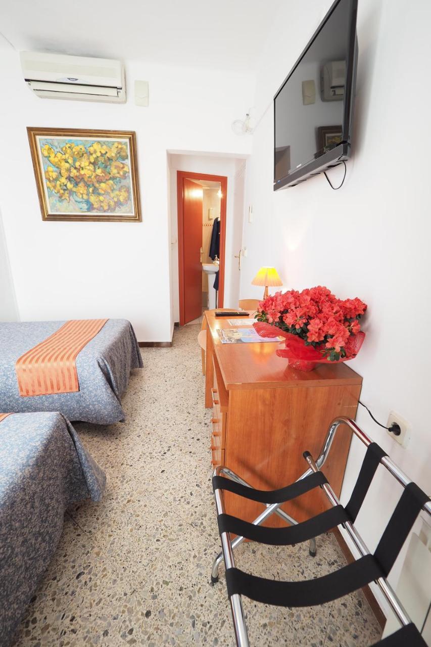 Hotel Montserrat Sitges Exterior photo