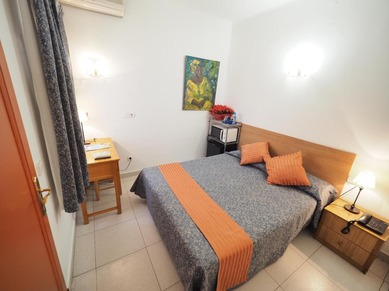 Hotel Montserrat Sitges Exterior photo