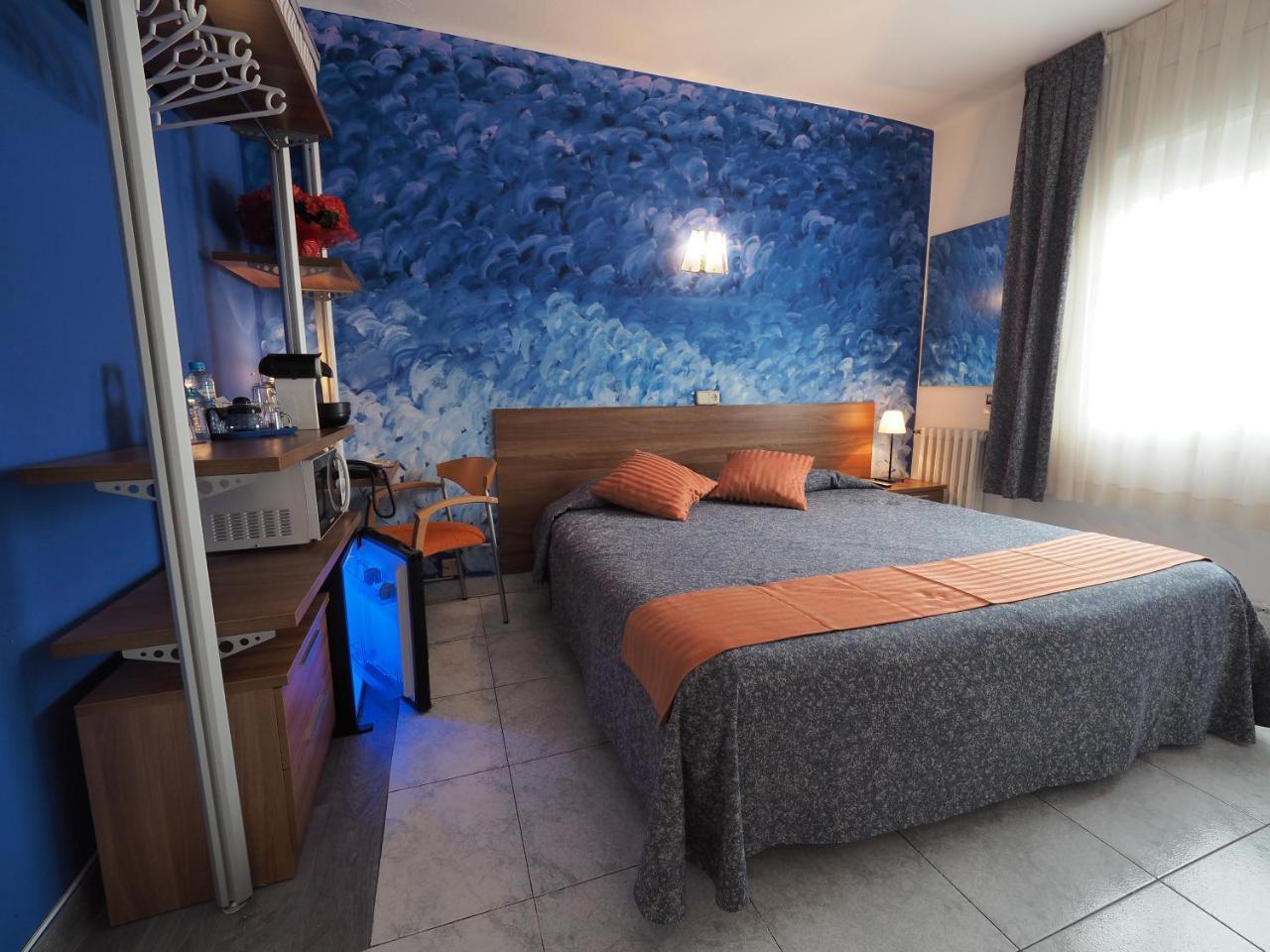 Hotel Montserrat Sitges Exterior photo