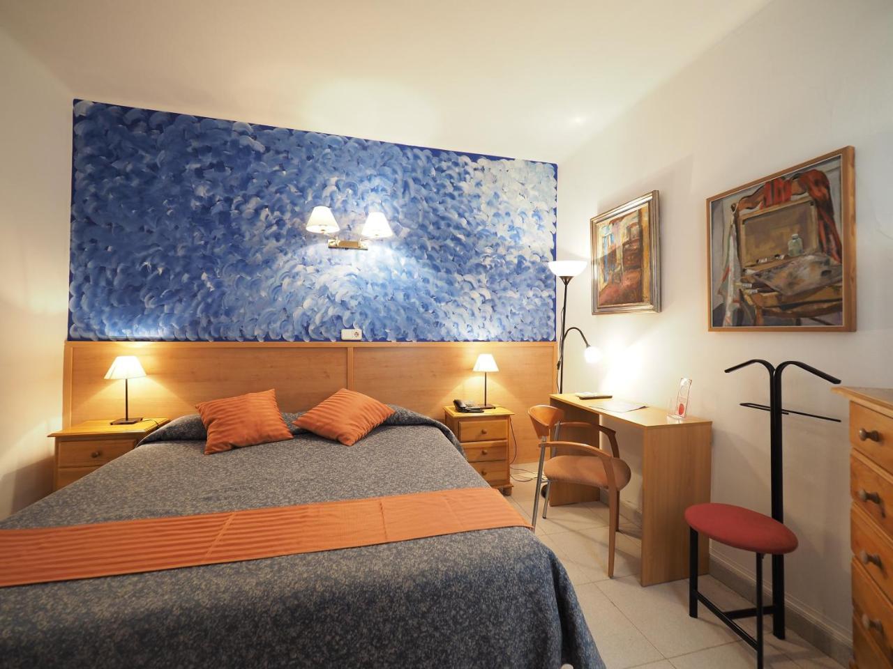 Hotel Montserrat Sitges Exterior photo