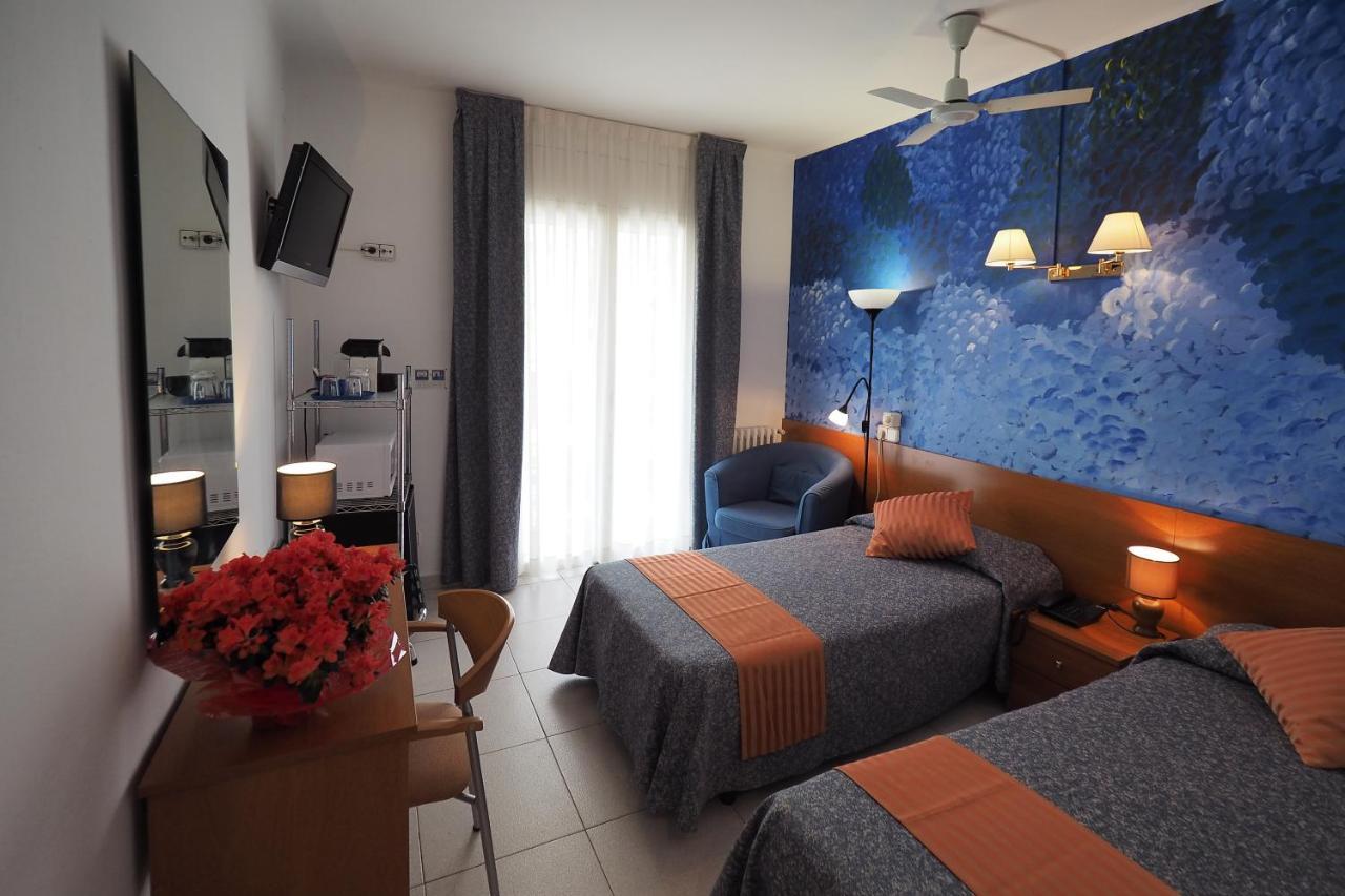 Hotel Montserrat Sitges Exterior photo