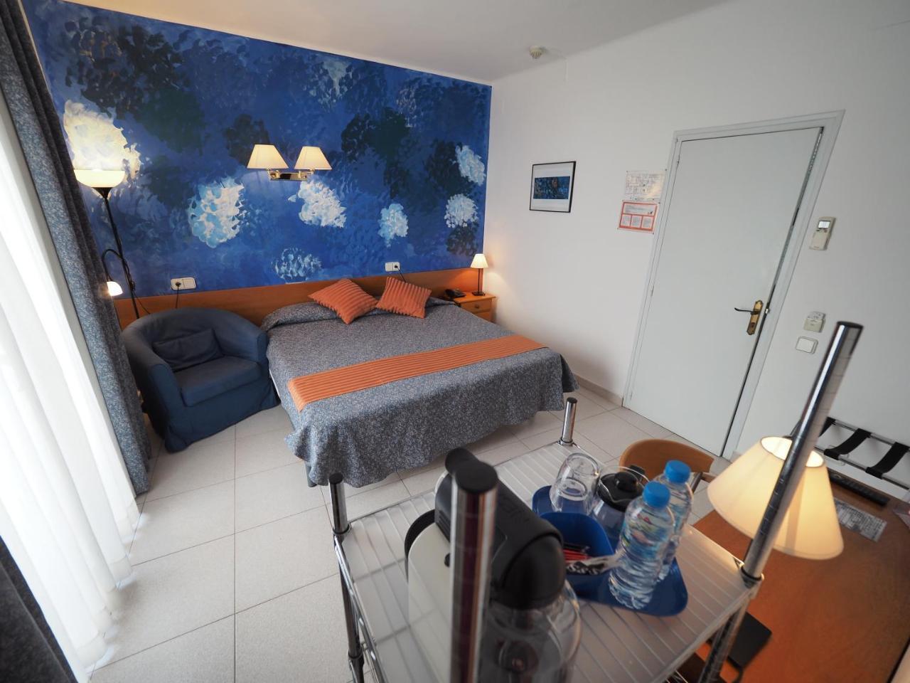 Hotel Montserrat Sitges Exterior photo